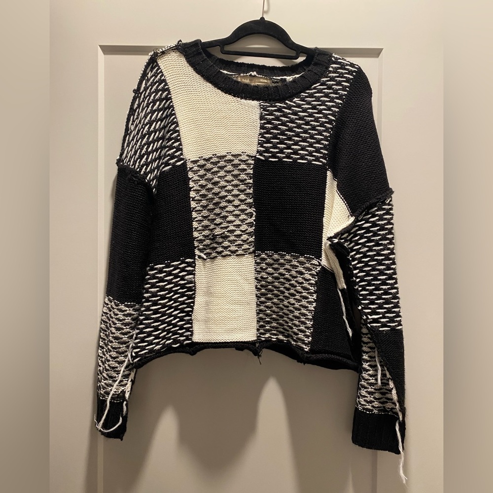 Women’s large printed short crop sweater